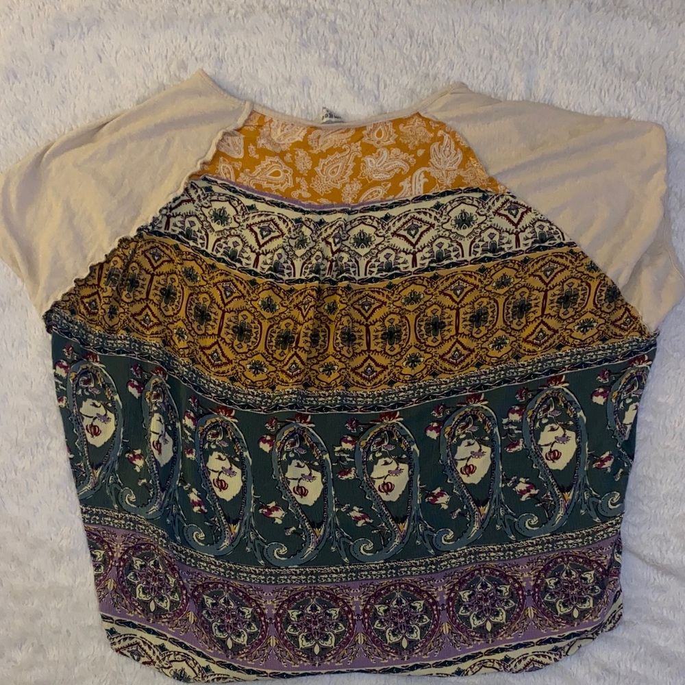 Umgee SZ Large Flowy Cream Short Sleeve Multi-Color Paisley Print Boho Chic Tee